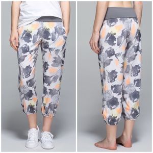 Lululemon Om Pant - Size 6